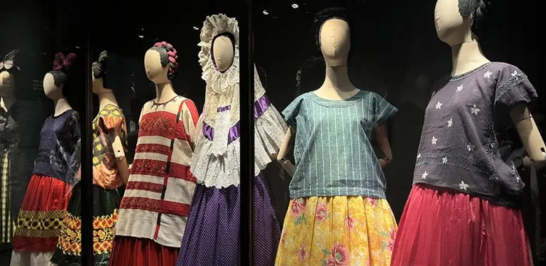 Dünyaca ünlü ressam Frida Kahlonun doğduğu Mavi Ev yılda 500 bin ziyaretçi ağırlıyor