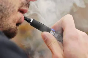 Elektronik sigara kullananlar dikkat! 'Erkeklerde kısırlığa neden olabilir'