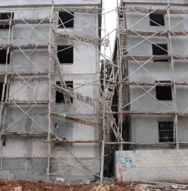 Gaziantep'te inşaat iskelesinin çökmesi sonucu 1 işçi öldü, 2 işçi yaralandı