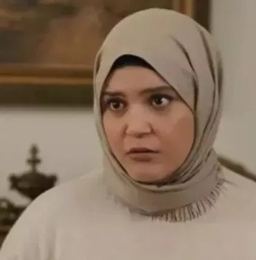 Geceden ödülle ayrıldı! Kızılcık Şerbeti'nin Nilay'ı Feyza Civelek'in kombini dikkat çekti