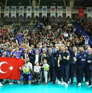 Halkbank çeyrek finalde!