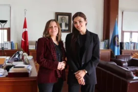 Hande Erçel eğitimini tamamlamak için okula geri döndü!