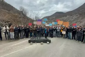 Heyelan riski bulunan yolda 'siyah tabutlu' eylem!