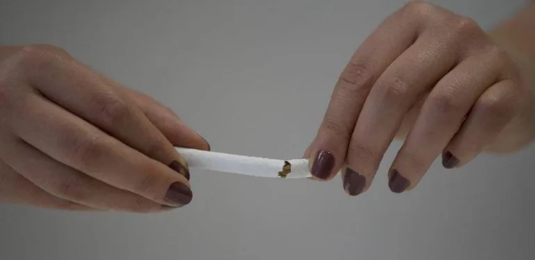 İngiltere de tarihi yasa tasarısı 2009'dan sonra doğanlara sigara satılmayacak