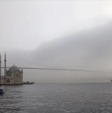 İstanbul Boğazı'nda deniz ulaşımına sis engeli!