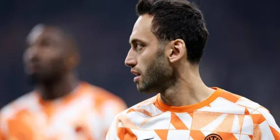Hakan Çalhanoğlu’ndan transfer açıklaması: ‘Her zaman burada devam etmek istediğimi söyledim’