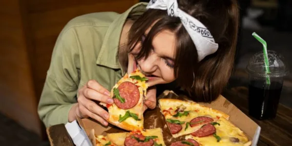 İtirafıyla sosyal medya ayağa kalktı: ‘Pizzaya cinsel açıdan ilgi duyuyorum’