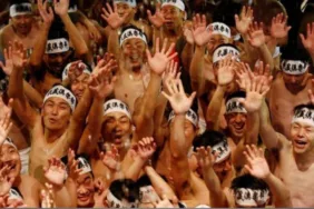 Japonya'nın geleneksel 'Çıplak Festivali'nde kadınlar da sahne aldı!