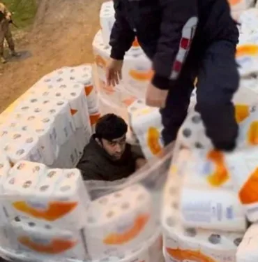 Kağıt havluların arasından 39 göçmen çıktı!