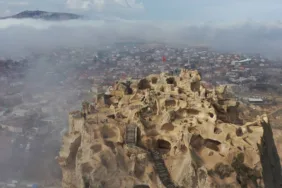 Kapadokya'daki manzaranın tadını 'yine' turistler çıkarıyor