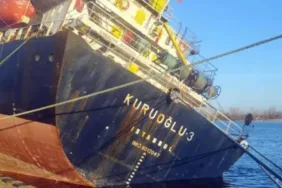 Karadeniz'de mahsur kalan Türk gemisine füze isabet etti
