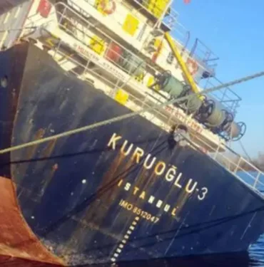 Karadeniz'de mahsur kalan Türk gemisine füze isabet etti