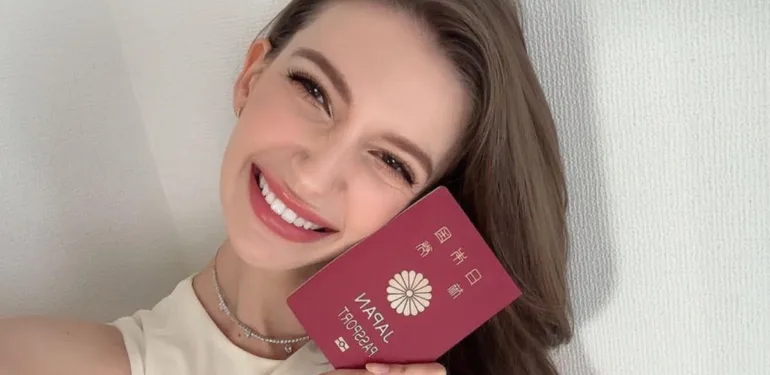 Ukraynalı model güzellik ödülünü geri verdi! Özür diledi