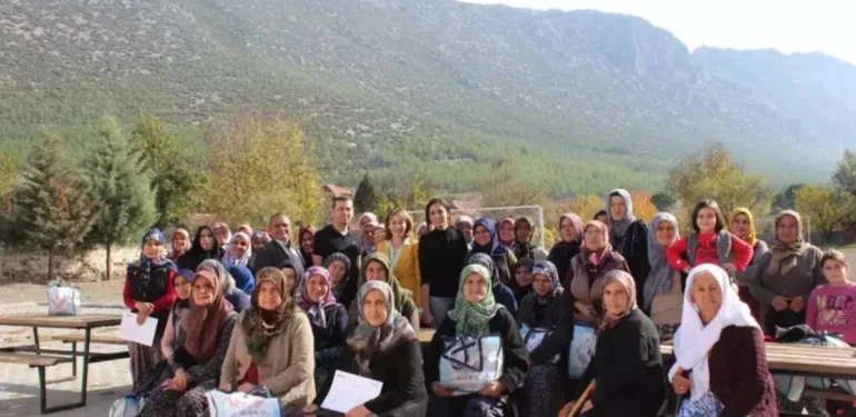 Kırsal bölgelerde yaşayan kadınlara dijital ayak izi eğitimi verilecek