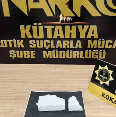 Kokain kaçakçısı otomobilde yakalandı Narkotik köpeği Thorun başarılı operasyonu