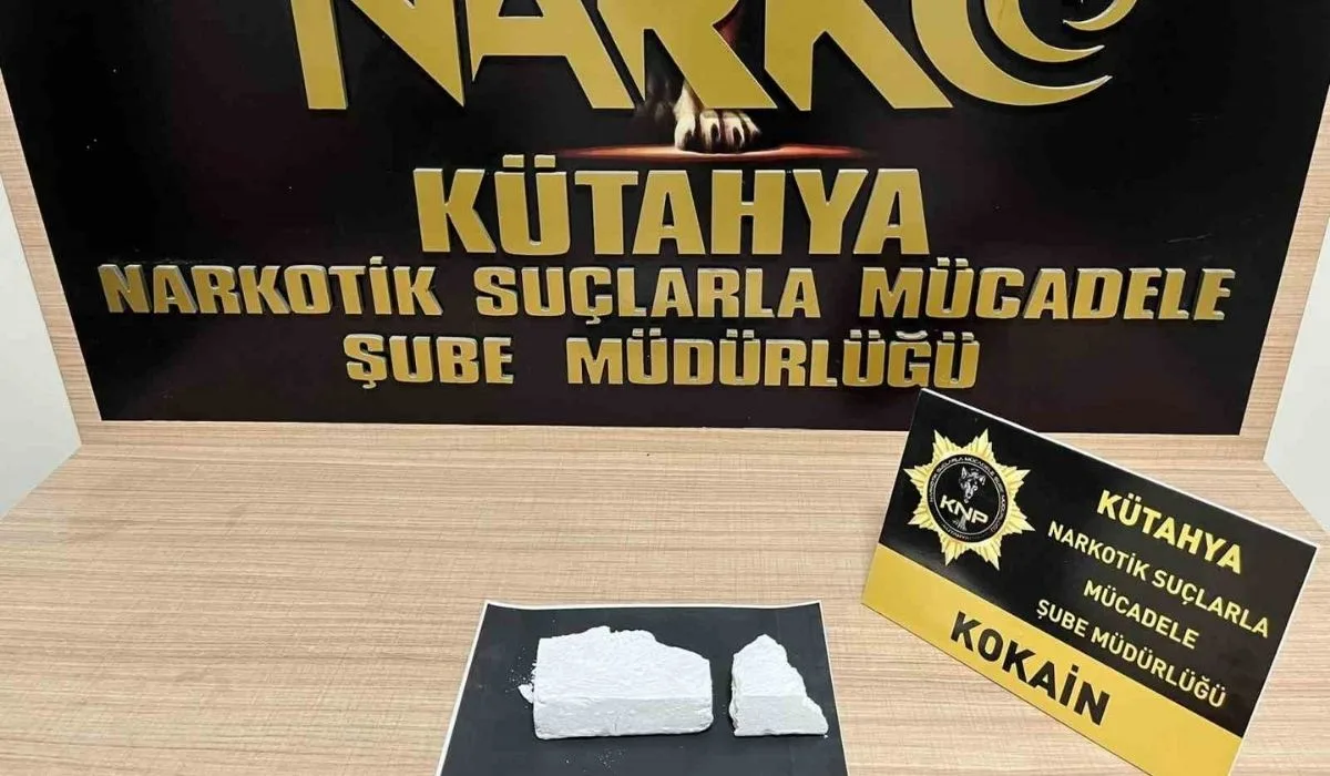 Kokain kaçakçısı otomobilde yakalandı Narkotik köpeği Thorun başarılı operasyonu