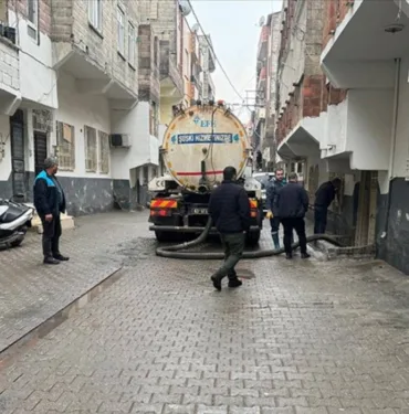 Malatya ve Şanlıurfa'da sağanak yağış hayatı olumsuz etkiledi!