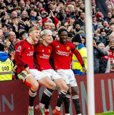 Manchester United West Ham'ı 3 golle geçti!