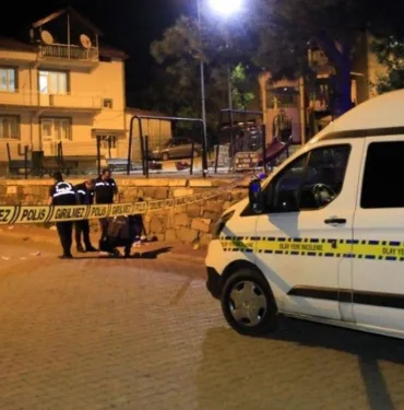 Manisa'da bıçaklı kavga 2 kişi yaralandı