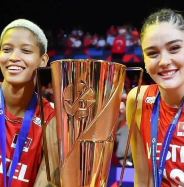 Melissa Vargas Azer Bülbül şarkısıyla paylaşım yaptı! Arkadaşlarından eğlenceli yorumlar geldi