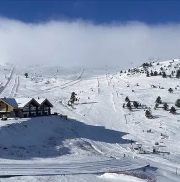 Meteoroloji kayak merkezlerindeki en fazla kar kalınlığını açıkladı Birinci 179 santimetreyle