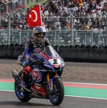 Milli motosiklet sporcusu Toprak Razgatlıoğlu tur rekoruyla sezon başlangıcı yapacak