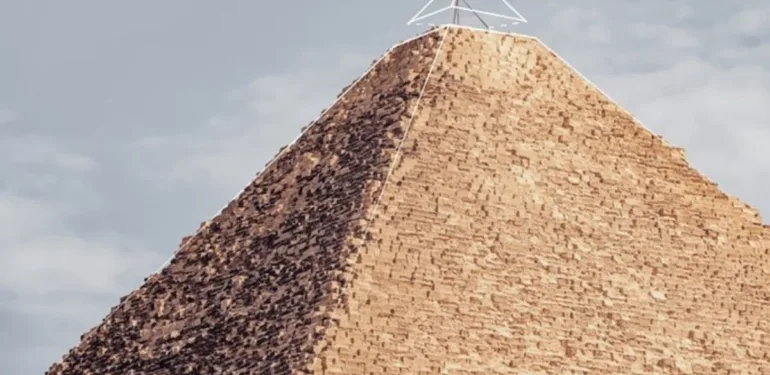 Mısır'ın görkemli yapısı Büyük Piramit'in zirve taşı gizemi!