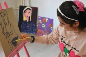 Öğretmenleri tarafından keşfedildi! Özel gereksinimli Zehra'nın resim yeteneği hayatını renklendirdi