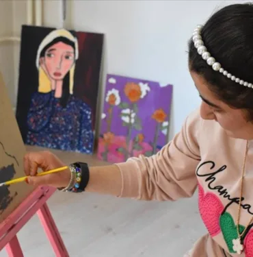 Öğretmenleri tarafından keşfedildi! Özel gereksinimli Zehra'nın resim yeteneği hayatını renklendirdi