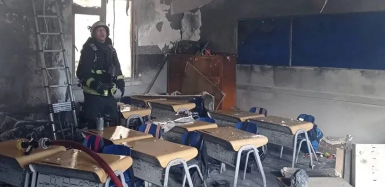 Okulda yangın paniği... Sınıflar kullanılamaz hale geldi!