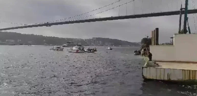 Ortaköy'de iki kişi denize düştü! Dalgıçlar çalışmalara devam ediyor