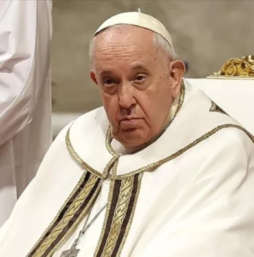 Papa Francis yeniden hastaneye kaldırıldı
