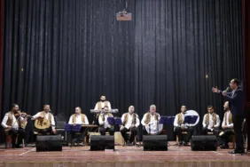 Roman müzisyenlerinden ilahi grubu... Ramazana hazırlanıyorlar