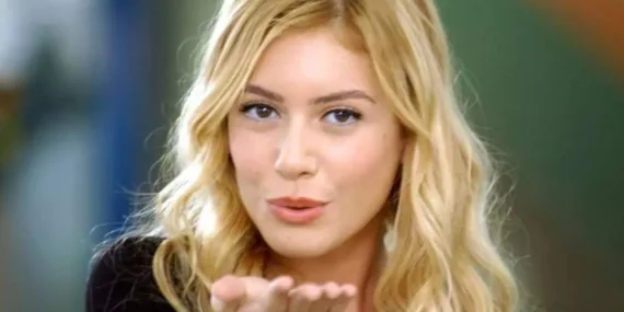 Sinem Kobal kardeşinin doğum gününü kutladı, görenler çok şaşırdı! Meğer Selena’da o da oynamış…