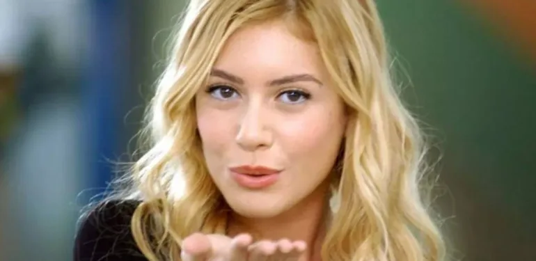 Sinem Kobal kardeşinin doğum gününü kutladı, görenler çok şaşırdı! Meğer Selena'da o da oynamış...