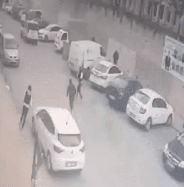 Sokak ortasında uzun namlulu silahlarla kurşun yağdırdı