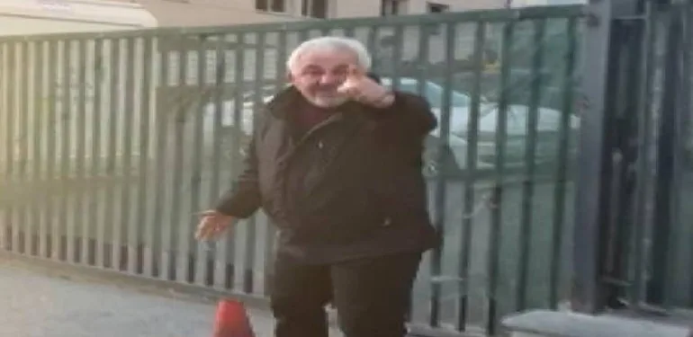 Taksici ile yaya arasında biber gazlı 'ayağımı ezdin' tartışması