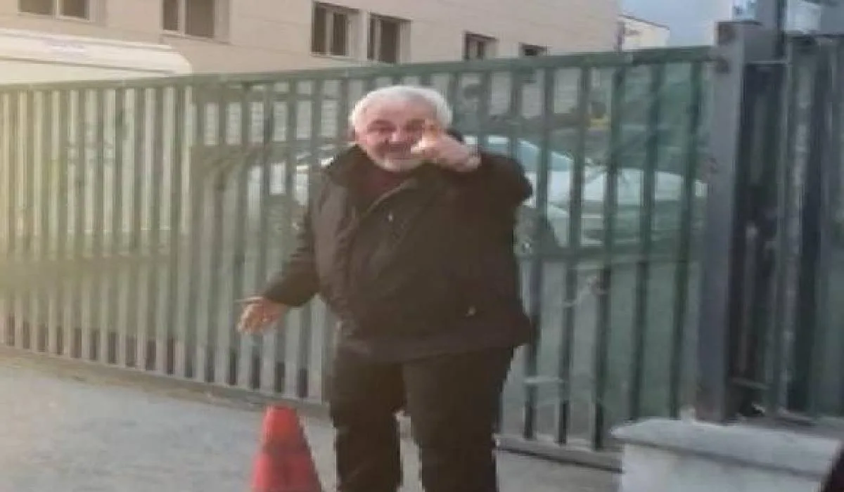 Taksici ile yaya arasında biber gazlı 'ayağımı ezdin' tartışması