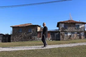 Terk edilmiş köyde iki yıldır tek başına yaşıyor 'Onun yokluğunu her zaman hissediyorum'