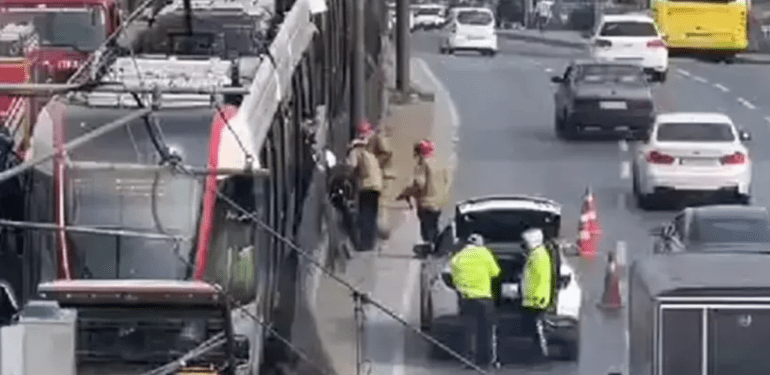 Topkapı'da bir kişiye tramvay çarptı! Kabataş-Bağcılar seferlerinde aksama
