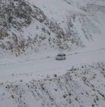 Van'da, 87 yerleşim yerinin yolu kardan kapandı...