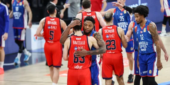 Anadolu Efes evinde kazanmayı bildi!