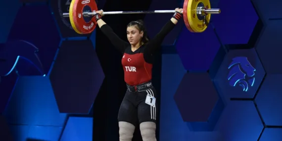 Büşra Çan, Avrupa Halter Şampiyonası’nda bronz madalyanın sahibi oldu!