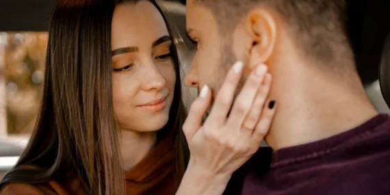 İlişki yaparken dikkat edin! Ciddi ilişkiye inanan 4 erkek burcu…