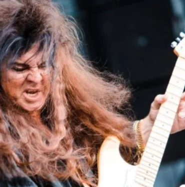 dünyaca ünlü elektrogitar virtüözü