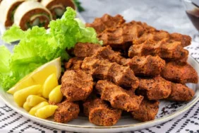 gelinim mutfakta çiğ köfte