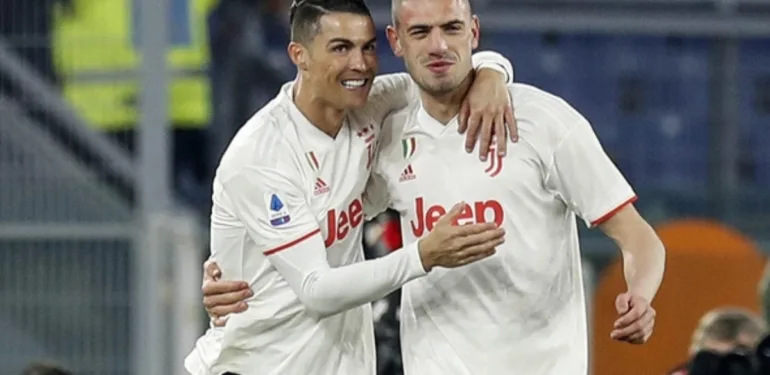 Merih Demiral Ronaldo’ya ‘benzedi’… Yeni halini görenler şaşırdı!