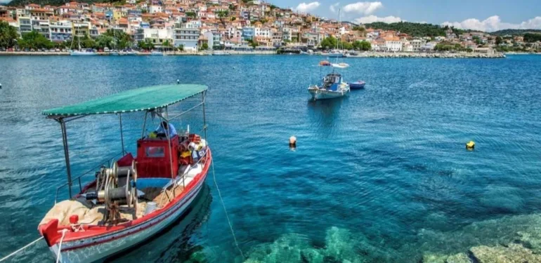 Midilli adasına nasıl gidilir? Midilli adası nerede, gezilecek yerler, feribot fiyatları ne kadar?