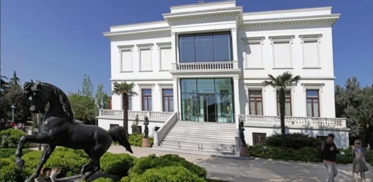Sabancı boğazdaki köşkünü mü satıyor? Sahibinden satılık Atlı Köşk iddiası