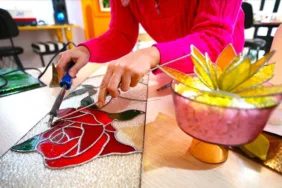 sur vitray sanatıyla renkleniyor